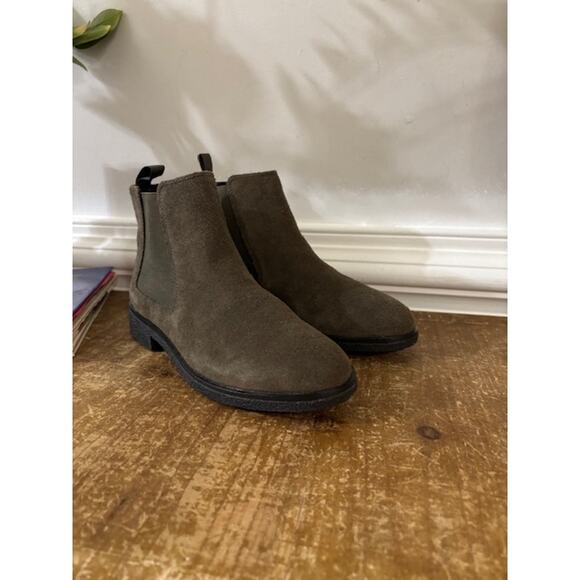 Clarks Griffin Plaza Women's Suede Ankle Boots Chelsea Bootie Size 7.5 NEW - Picture 2 of 9